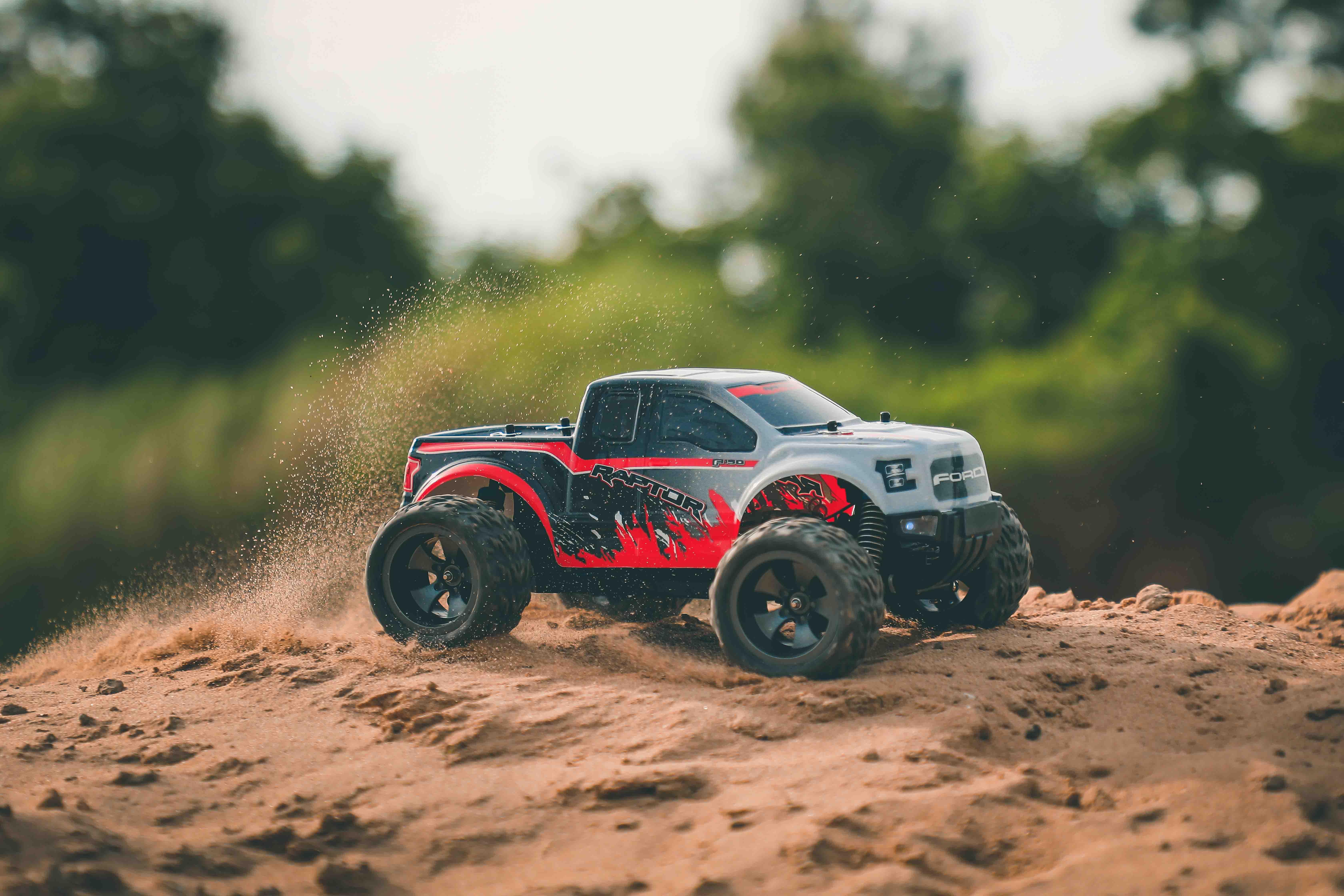 Remote Control 4X4: All-rounded performance and endless customization options make remote control 4x4 cars the top choice for hobbyists.