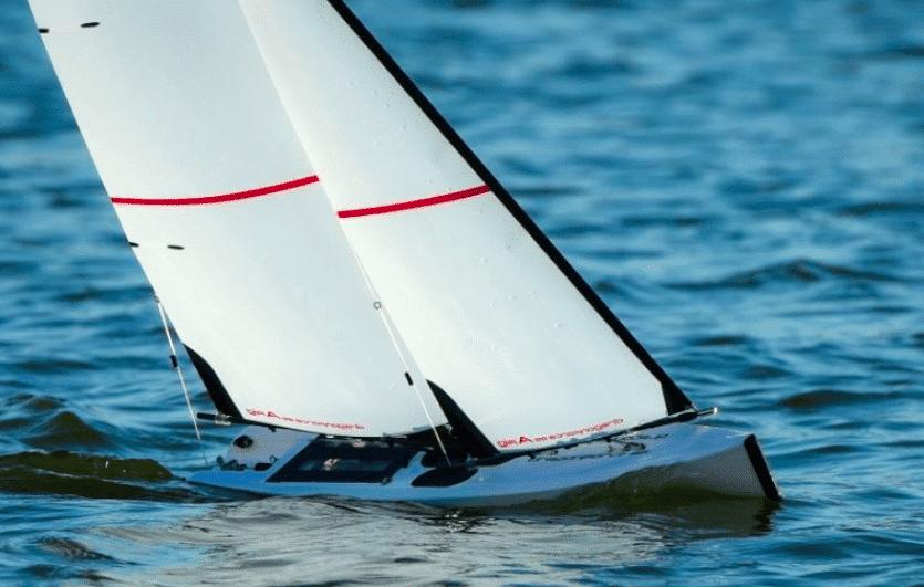 Dragon 65 Model Yacht: Dragon 65: The Well-Designed, Speedy Model Yacht 