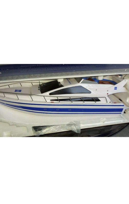 American Express Remote Control Boat: The American Express Remote Control Boat's Standout Features