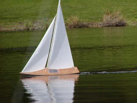 Radio Controlled Sailboat Kits: Choosing the perfect RC sailboat kit for your needs.