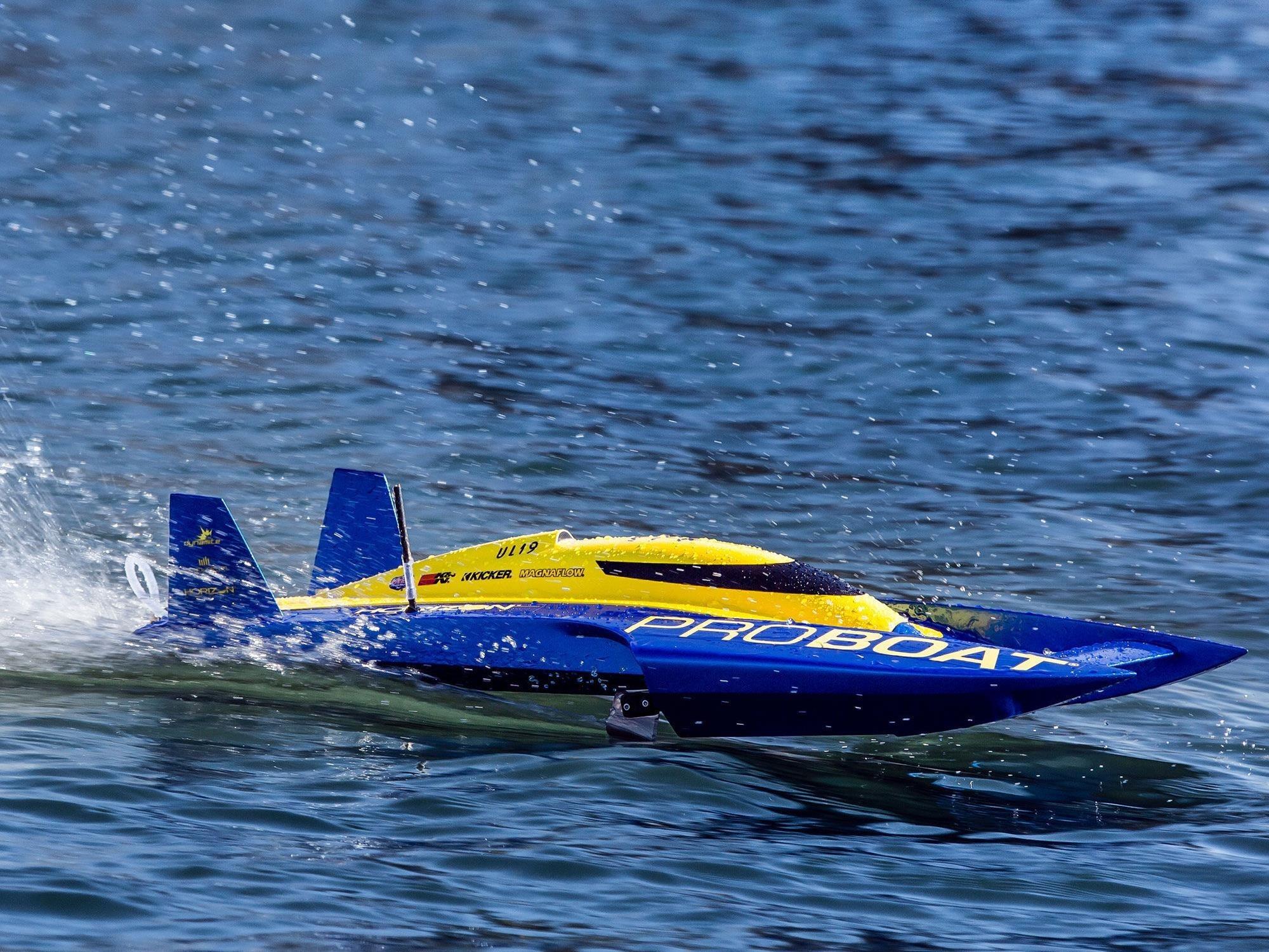 Graupner Hydroplane: The Graupner Hydroplane: High-Speed, Precision Handling.