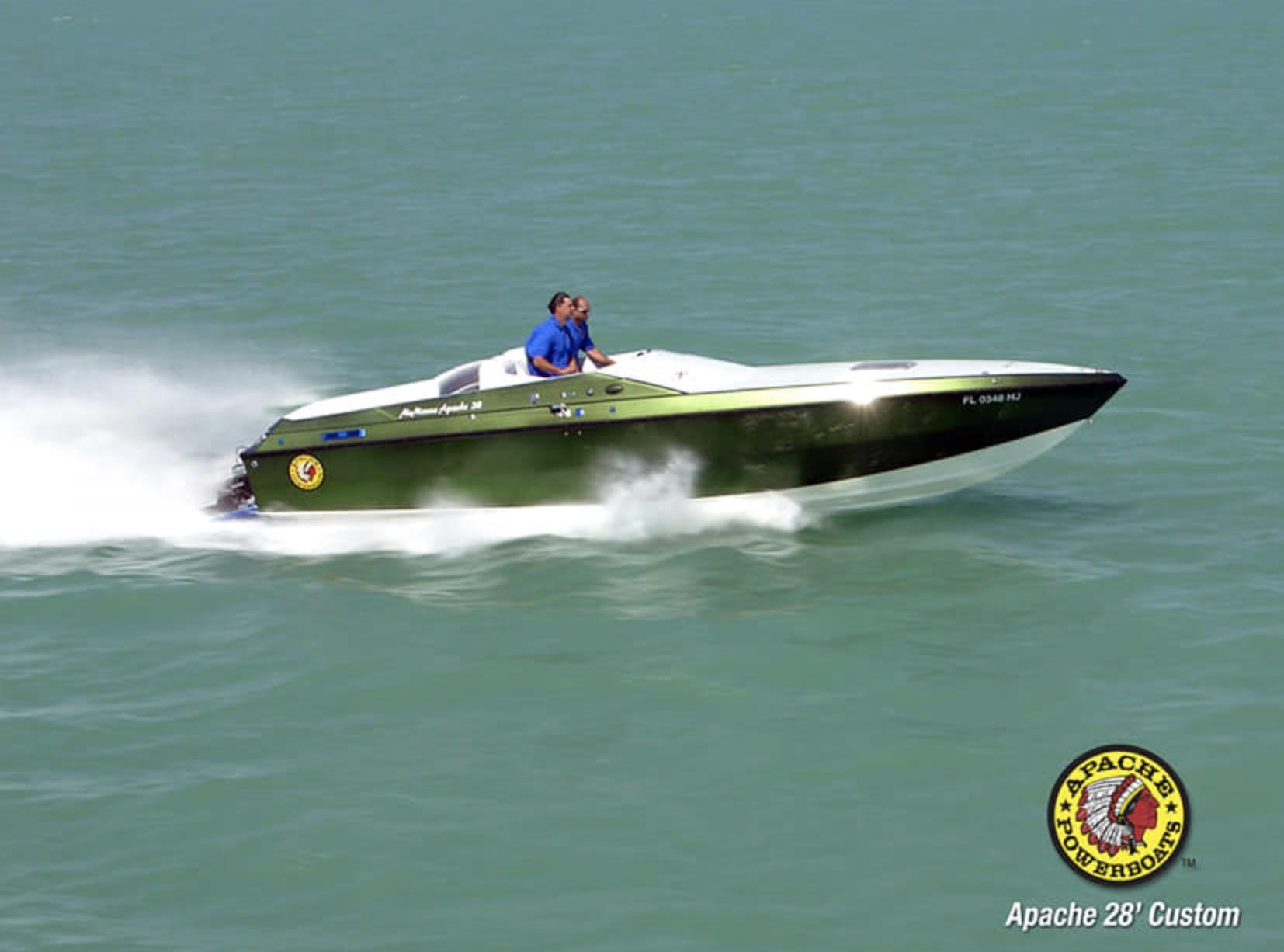Rc Boat Apache: High performance and customizable: The Apache RC boat. 